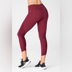 Fabletics PureLuxe Mid-Rise Ruched 7/8 Legging red sz large